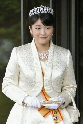 甚至当时的《读卖新闻》还曾对日本国内围绕公主婚后是否保留皇族身份