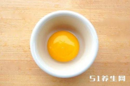 转给3亿高血压患者:红花泡茶祛痰浊,鸡蛋黄煮