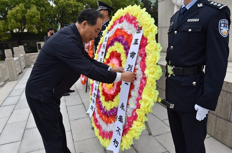 清明前夕 无锡祭奠公安英烈和见义勇为牺牲英