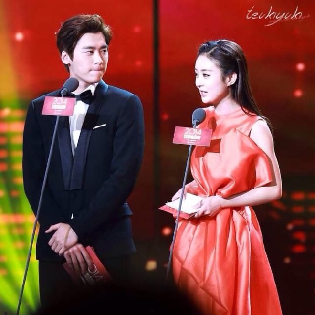 谁说赵丽颖是李易峰的女友?他的眼神承认了恋