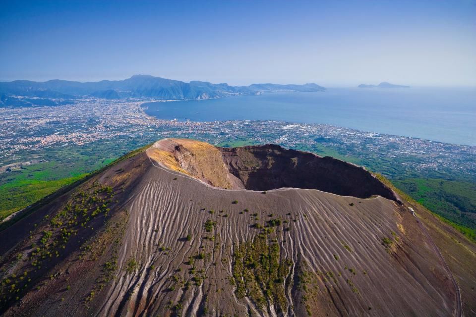 歐洲超級火山蘇醒,北約美軍遇到大麻煩,時刻準備逃離!