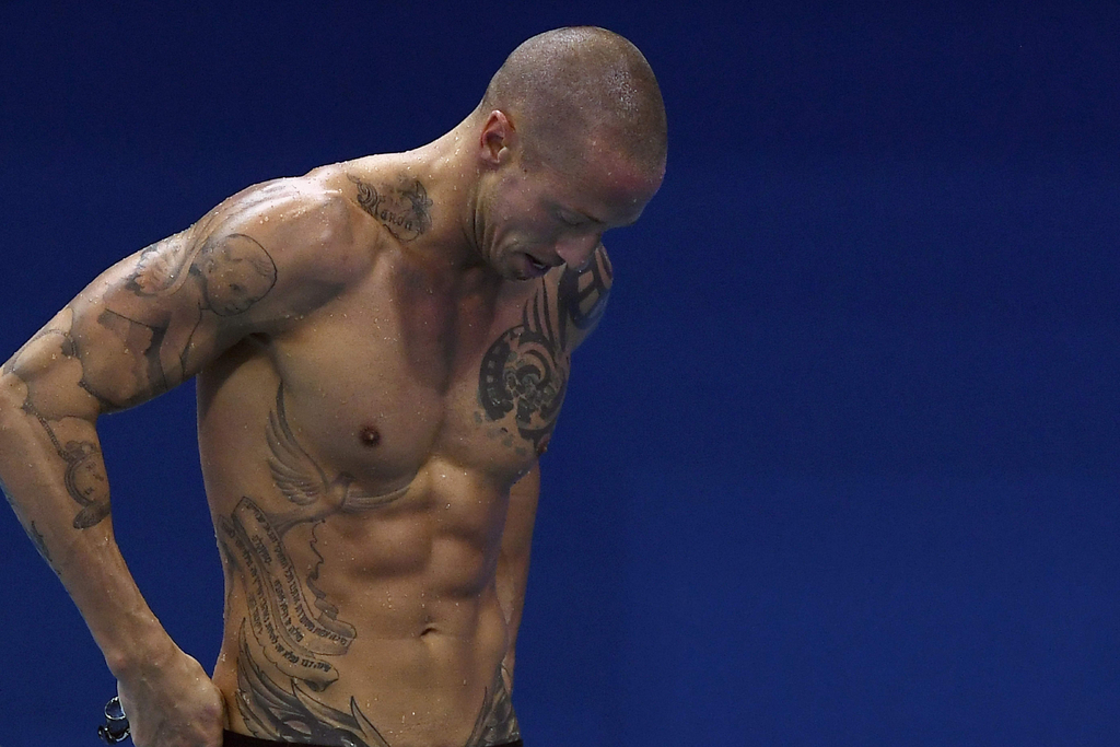 好了我们还是看腹肌吧~