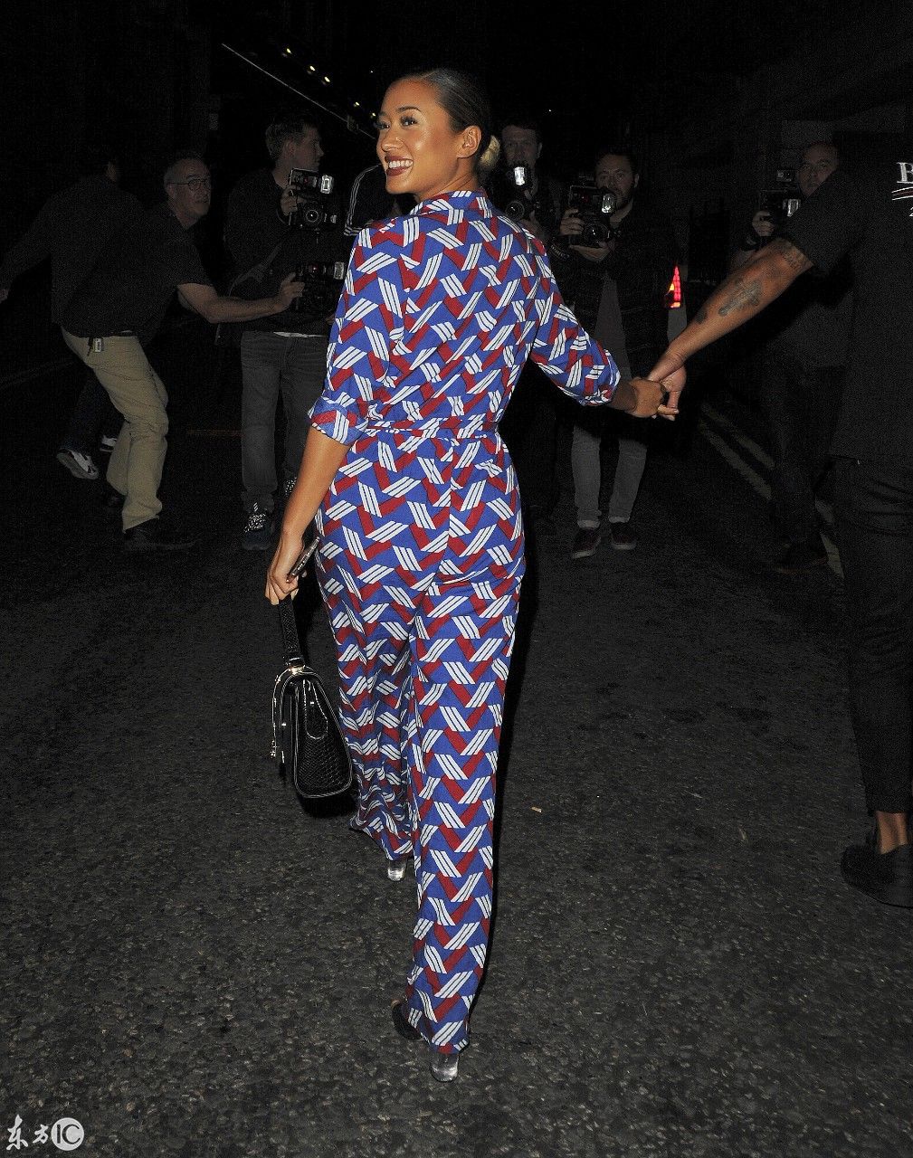 英国爱情岛女星卡斯克罗斯利碎花套装,演绎初