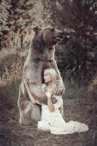 梦丽maria新写真被熊抱 演绎美女与野兽
