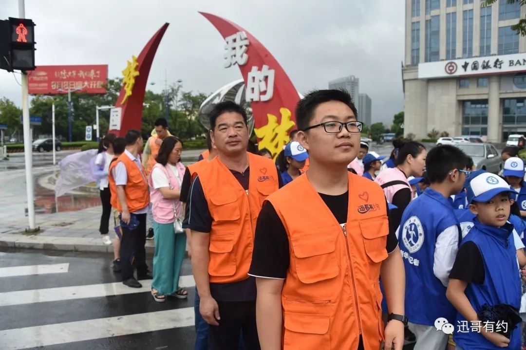 【爱心活动】迅哥志愿者携手小记者给环卫工人