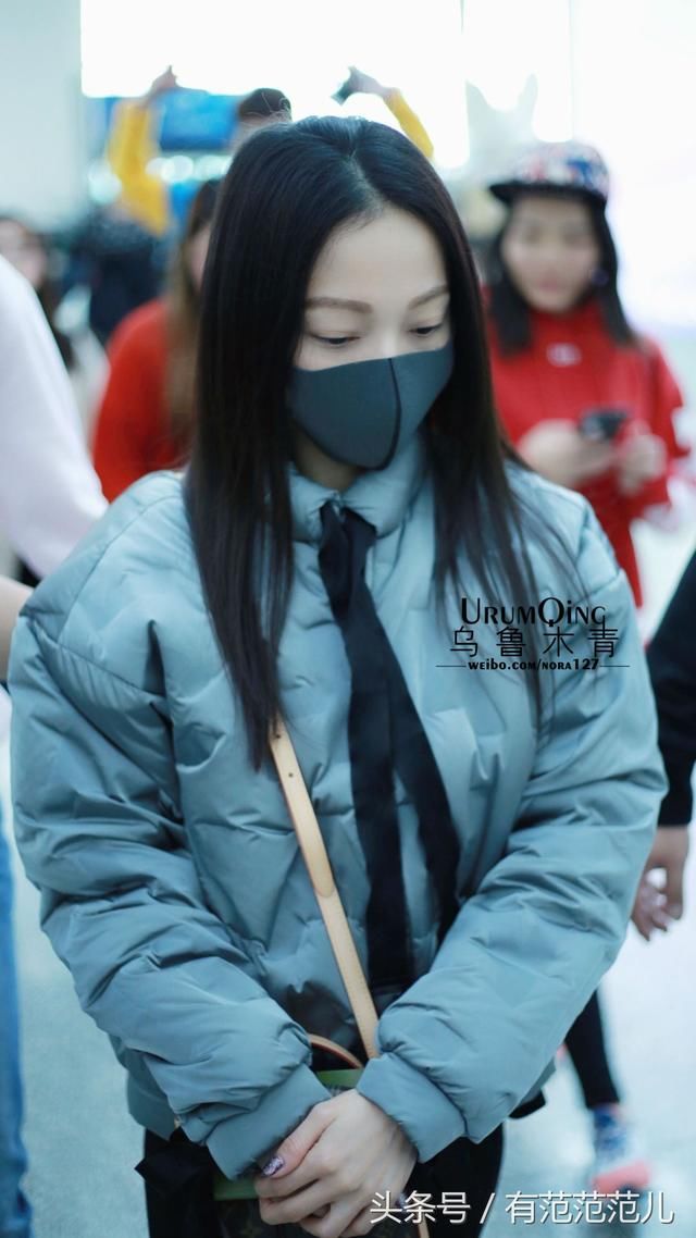 张韶涵穿银色羽绒服,皮肤嫩如学生妹,网友:说她