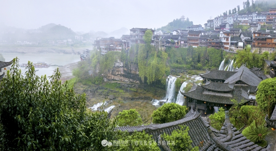 從張家界到芙蓉鎮的路途不遠,但是路況就比較堪憂了,即使是這樣,還是