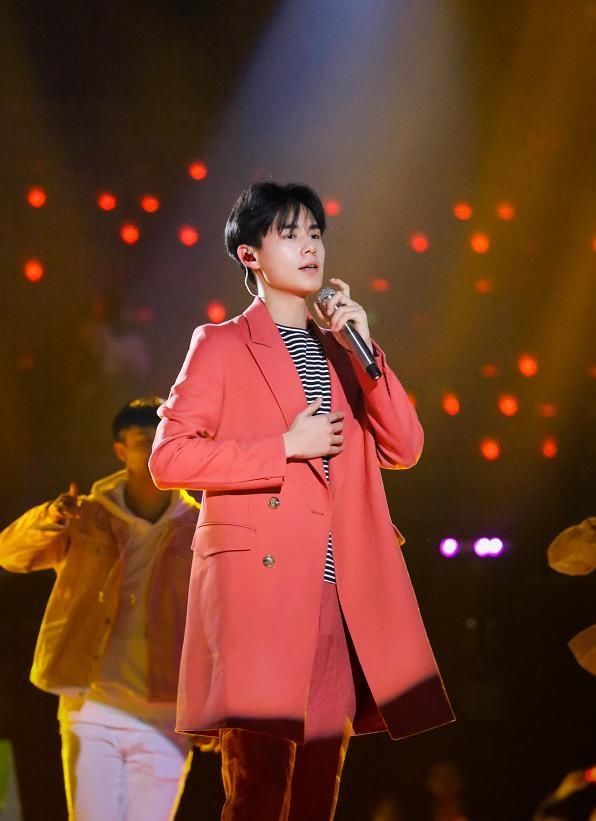 杨幂2018跨年唱《三生三世》,吴亦凡丽颖献唱