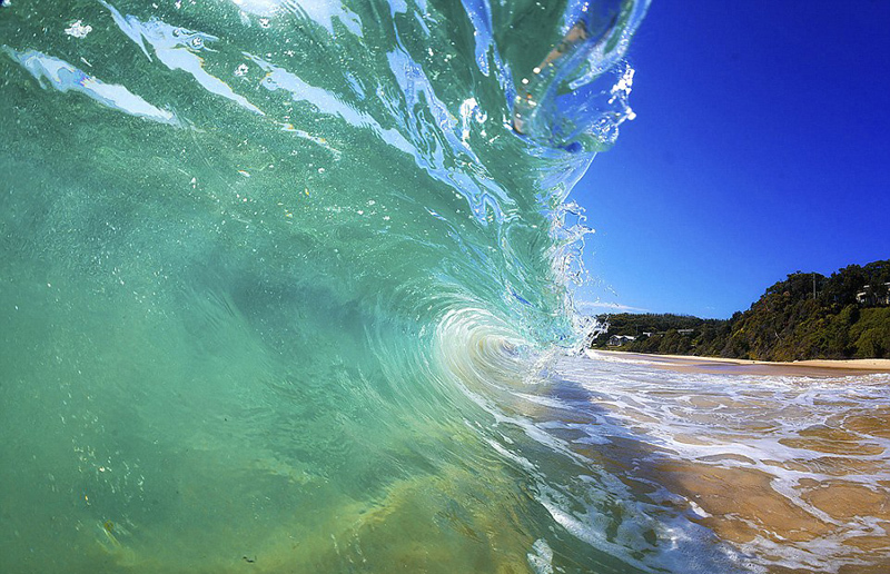 澳大利亚冲浪摄影师独特角度拍出彩色浪花
