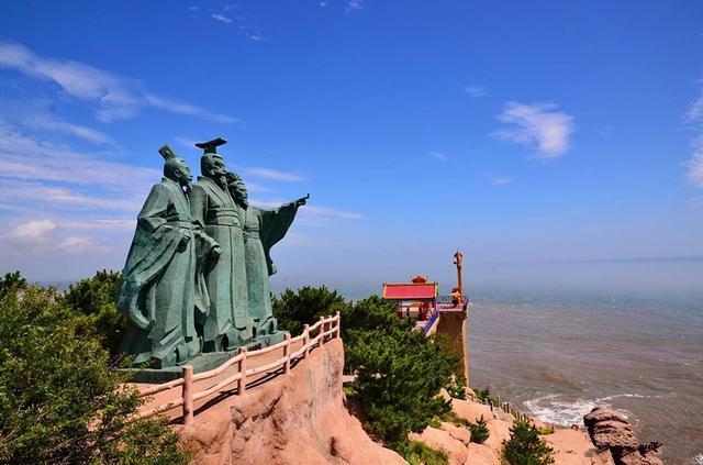 ①秦皇庙:据清道光版《荣成县志》记载,秦皇宫在成山上,始皇东游时筑