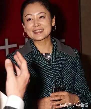 顶着大肚子抢走倪萍的丈夫,暗讽其又老又丑,4