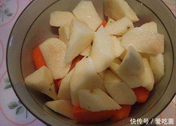 婆婆天天给宝宝煮苹果水喝,过了半个月,宝宝发