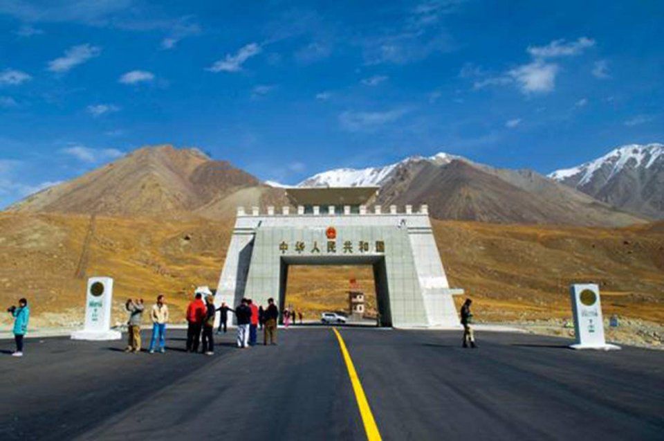 早在东汉的时候,这个皮山国就归属了于阗国,而这个于阗国在西汉建立