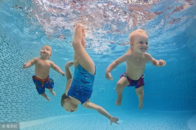 婴儿脖圈游泳到底好不好?美国儿科学会早就禁