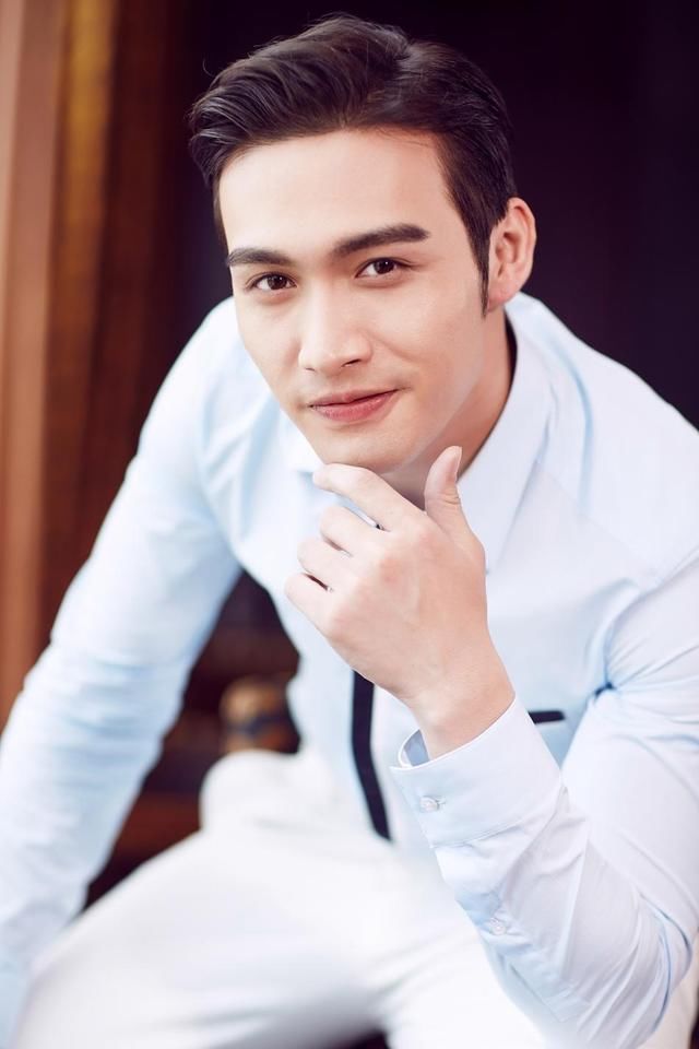 张彬彬有恋情了,和经纪人暧昧不清,却用迪丽热