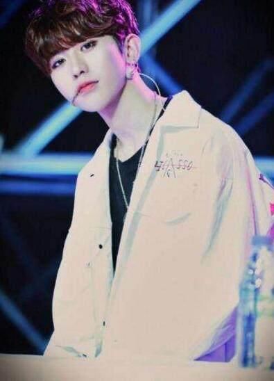 蔡徐坤没签约爱奇艺,乐华和爱奇艺闹翻七子要