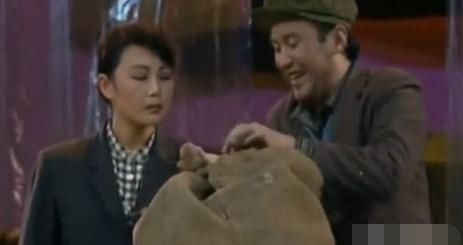 春晚成名,搭档赵本山郭达,前夫找了朋友妻子,消