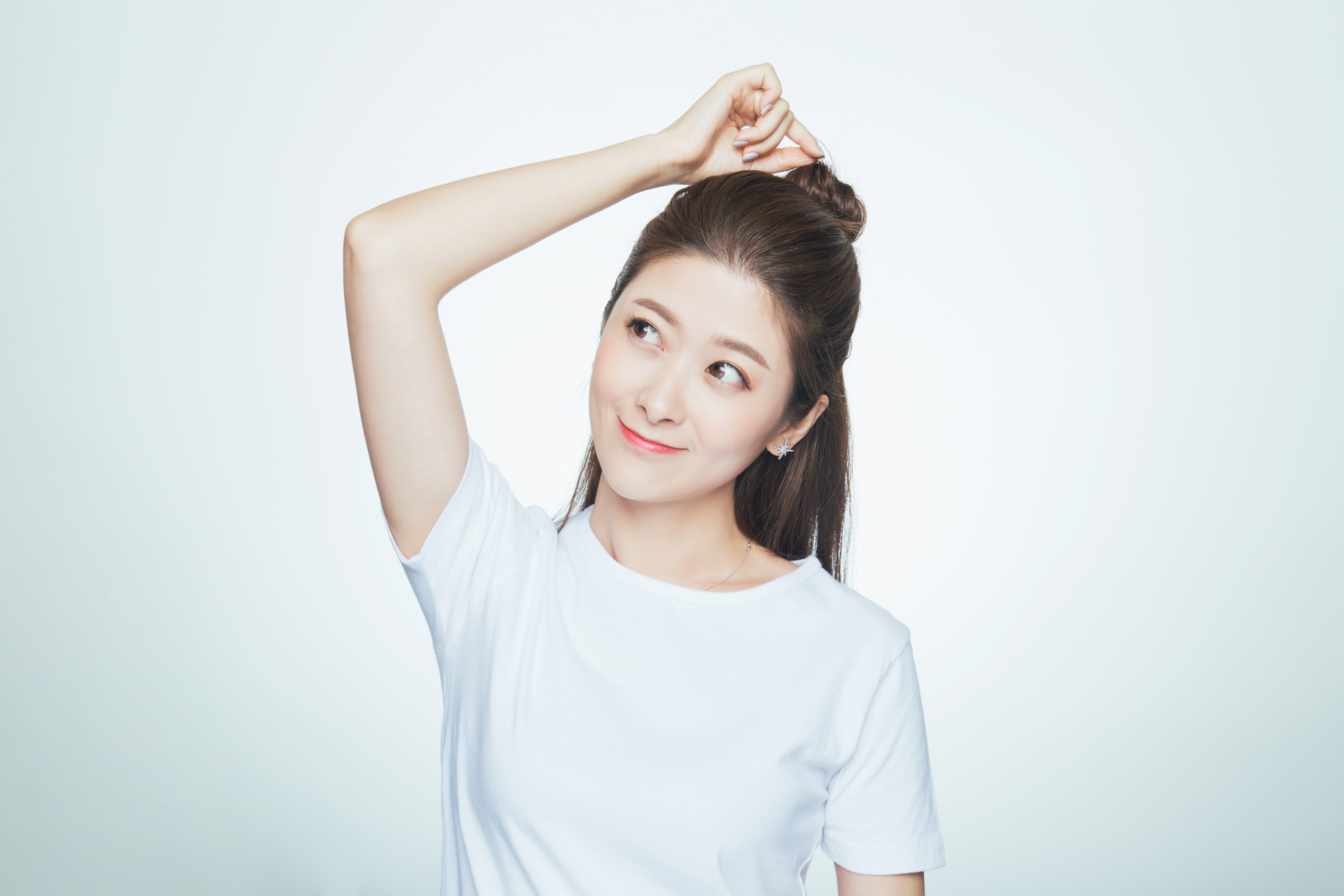 惠凡，主持的栏目《体育新世界——雄鸡唱晓》、《体坛夜话》、《天下体育》