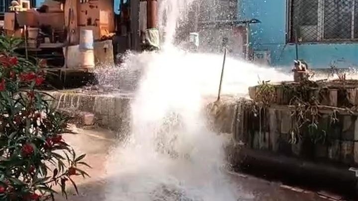 出水了！学生们开学有水喝啦！房山一小学攻坚48小时打通水井！