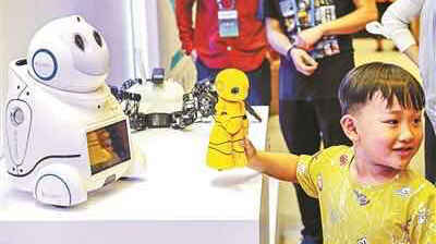 小个头有大智慧!科技周首日机器人秀出 小个头有大智慧!科技周首日机器人秀出