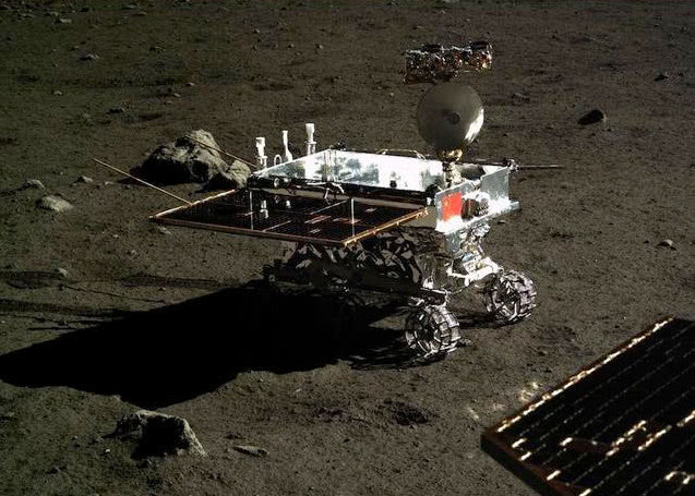 中国玉兔号再次出山,刚登月球就发现大宝藏,