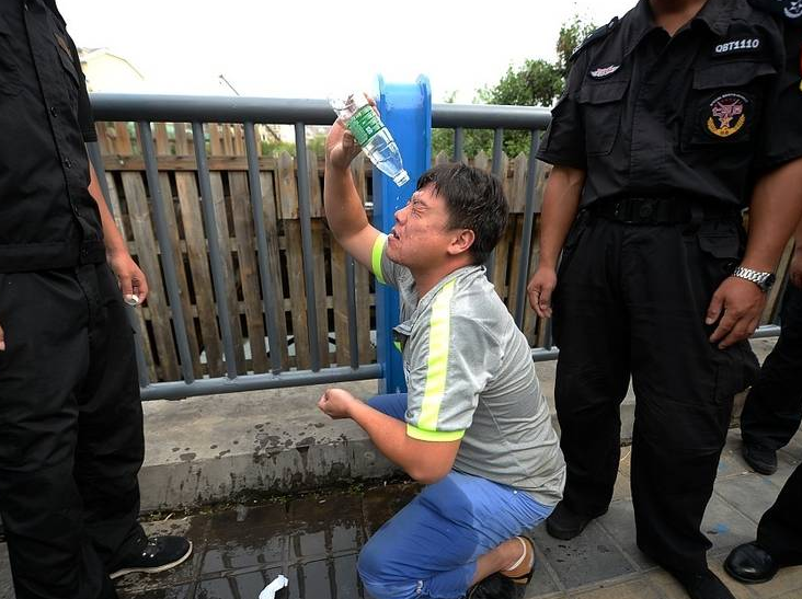 017年9月4日，山东省济南市，上午九点半左右，在北园大街与东工商路交叉口北侧，天桥交警设点对无牌无证违法上路的三轮车进行集中查处，一个多小时的时间查处违法三轮车7辆，所有车辆予以暂扣。