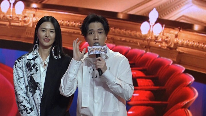 薛之谦加盟2018《跨界歌王》 “段子手”自曝唱歌无技巧 薛之谦加盟2018《跨界歌王》 “段子手”自曝唱歌无技巧