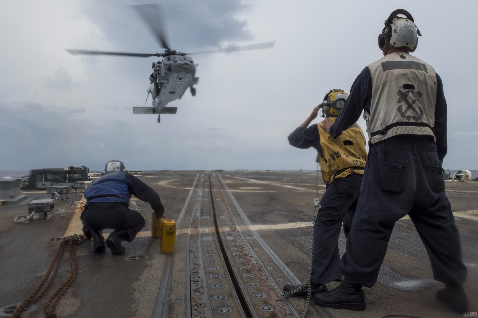 10月14日美国海军黄蜂级两栖攻击舰“好人理查德”号(LHD 6)和惠德贝岛级船坞登陆舰“日耳曼城”号（LSD 42）及两艘伯克级驱逐舰和两艘补给舰组成的舰队继续在南海训练。