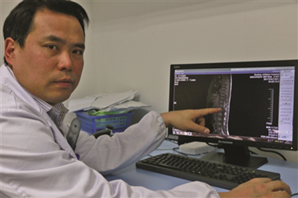 女童练下腰受伤致瘫痪 机构称无安全培训