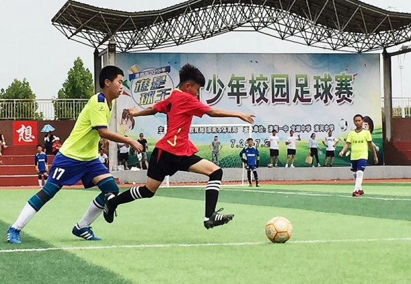 区代表队在全市第四届谁是球王校园足球赛中