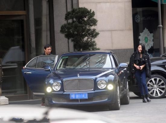 王思聪怒怼赵本山上不了台面,后者一声不吭,网