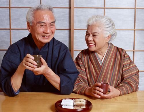 日本百岁老人揭长寿秘籍 想长命百岁这些东西