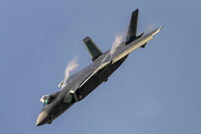 歼20战机一架多少钱?专家称只有日本F35战机
