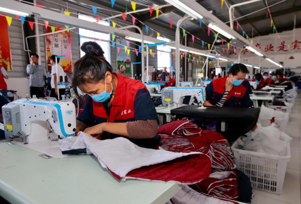 【喜迎十九大 网聚河南扶贫新变化】 范县:家门口就业 农民也有了双休日 【喜迎十九大 网聚河南扶贫新变化】 范县:家门口就业 农民也有了双休日