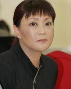 曾比宋丹丹,蔡明还红,却惨遭丈夫出轨,消失10年