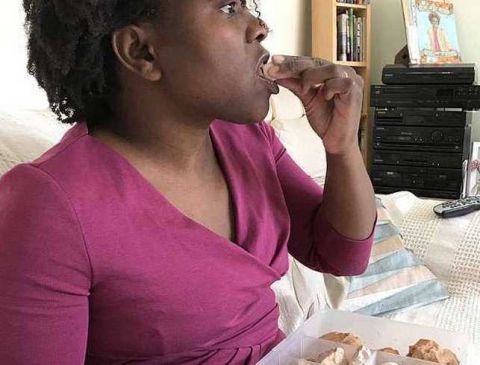 36岁女子吃土上瘾 甚至辞去工作在网上卖土