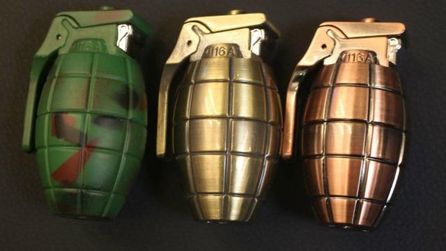 的那些军人本来是想目睹一下师长的雄风,结果好几个人被弹片波及到了