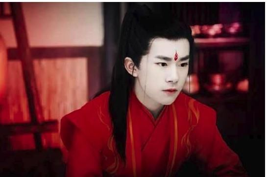 3小只穿古装,王俊凯翩翩公子,王源温和小王爷