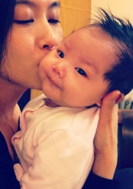 又一个浪费妈妈美貌基因的星二代,朱茵无奈:她爸爸基因太强了!