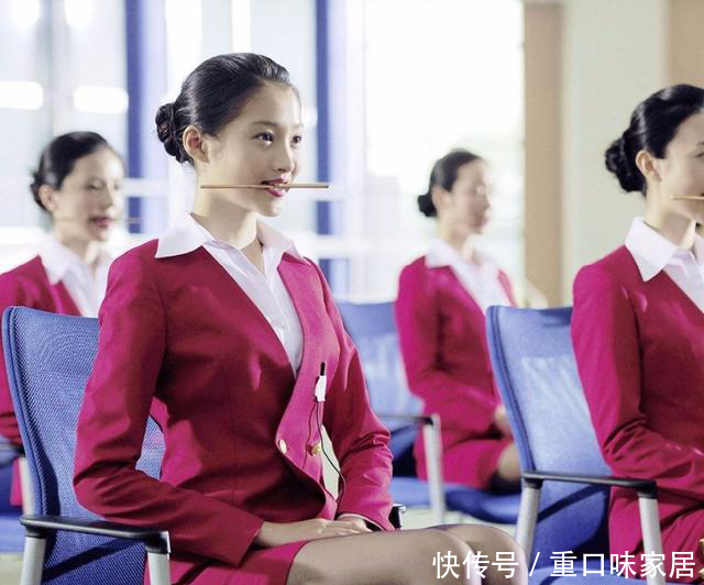 空姐穿的裙子那么短,她们需要穿安全裤吗?退役