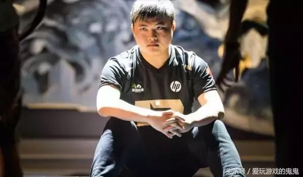 LOL职业圈十大锐雯,想不到Uzi还可以排第九吧