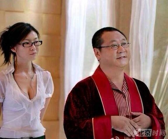曾是金融学霸，和范伟搭戏40秒红遍全网，性感媲美柳岩但没人捧