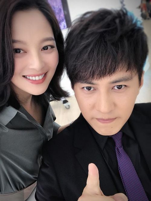 辛芷蕾《恋爱先生》杀青 与靳东江疏影花式秀合照