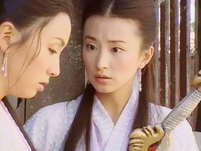 17岁当空姐被发掘,开公司被骗破产,她如今《扶