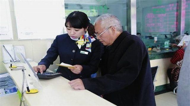 为什么银行员工从不把钱存银行?难道不划算?