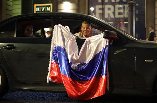 前线|目睹俄罗斯闯入8强,战斗民族的欢呼直击