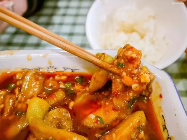 最低10块!8家苍蝇馆子,藏着成都人的美食记忆