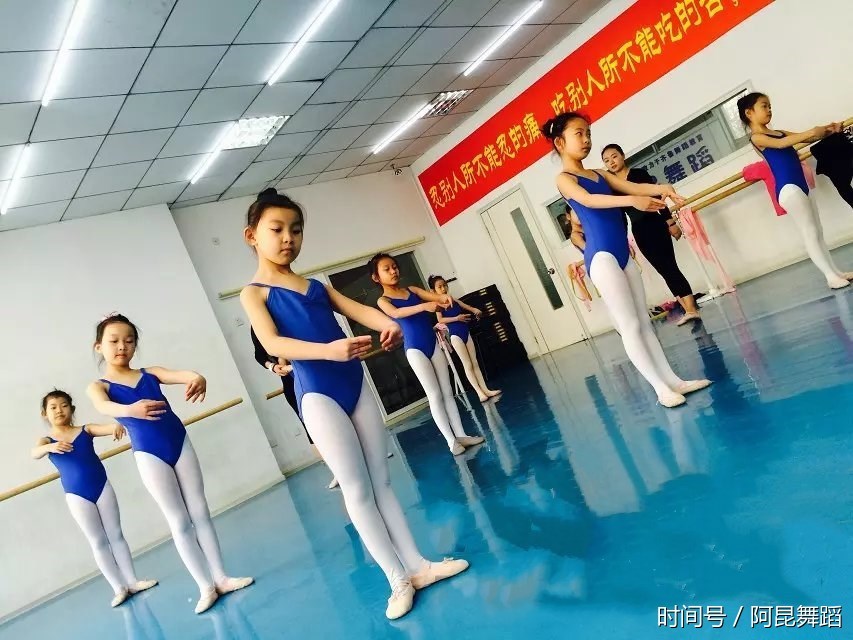 济南儿童舞蹈班 适合5岁以上孩子的专业舞蹈班