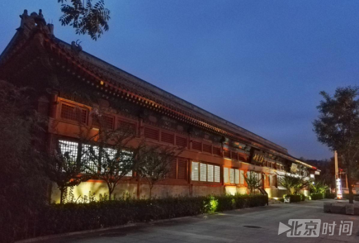 雁翅楼书店:24小时不打烊的都市人心灵栖息地 雁翅楼书店:24小时不打烊的都市人心灵栖息地