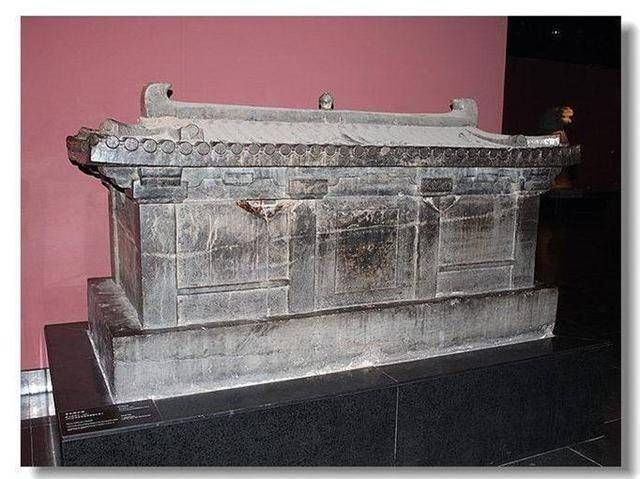 9岁女童的陵墓,棺木连考古专家都不敢碰,只因上面刻了4个字